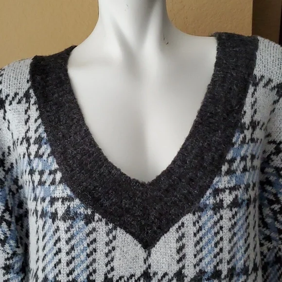 JOSEPH A. Plaid V-Neck Long Sleeve Oversized Sweater SIZE: M - Picture 3 of 9